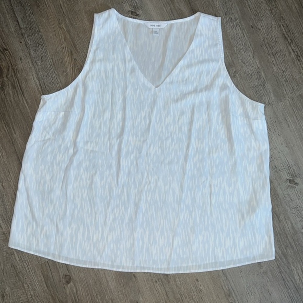 Nine West women V-neck sleeveless lightweight top XXL